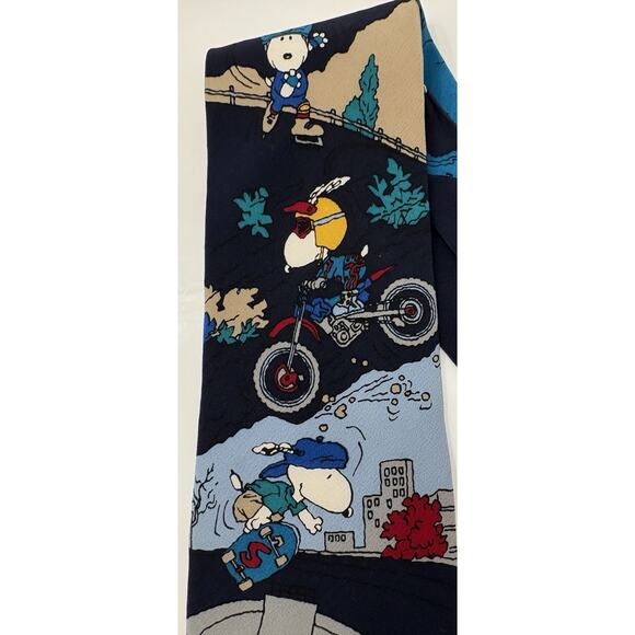 Peanuts Snoopy X-Treme Joe Necktie Tie Extreme Outdoor Sports 100% Silk - Picture 3 of 5
